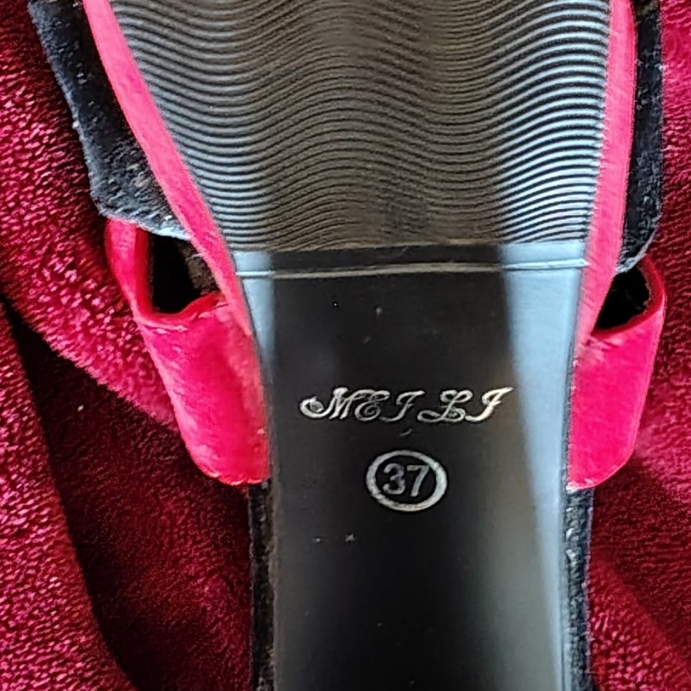 Women's M&JLJ Size 37 6.5 US. Red And Black Heels. Never Worn. - Picture 6 of 12